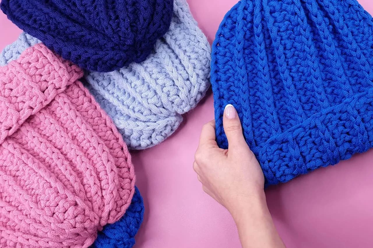 Najlepsza włóczka na czapkę zimową – wybierz ciepło i komfort