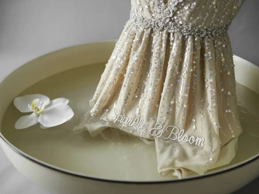 Jak usunąć brokat z ubrań – skuteczne metody, które działają