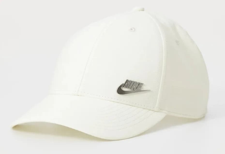 Jak prać czapkę z daszkiem Nike, aby jej nie uszkodzić?