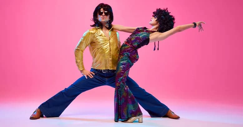 Jak się ubrać na imprezę w stylu lat 70, aby zachwycić wszystkich