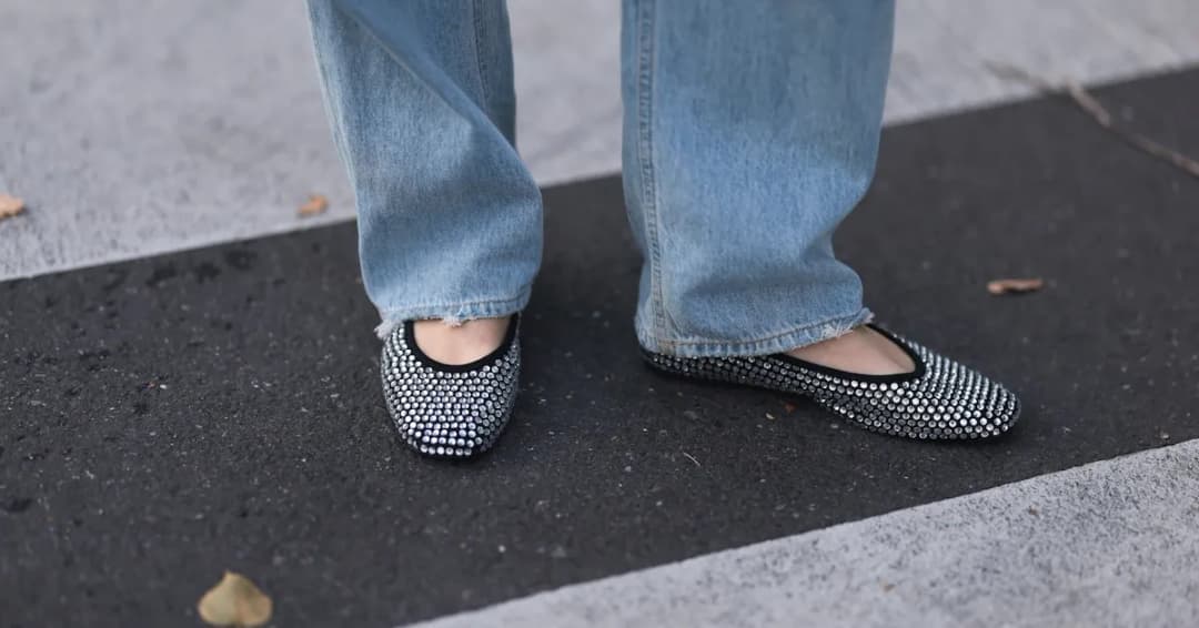 Z czym nosić srebrne buty? Odkryj idealne stylizacje na każdą okazję
