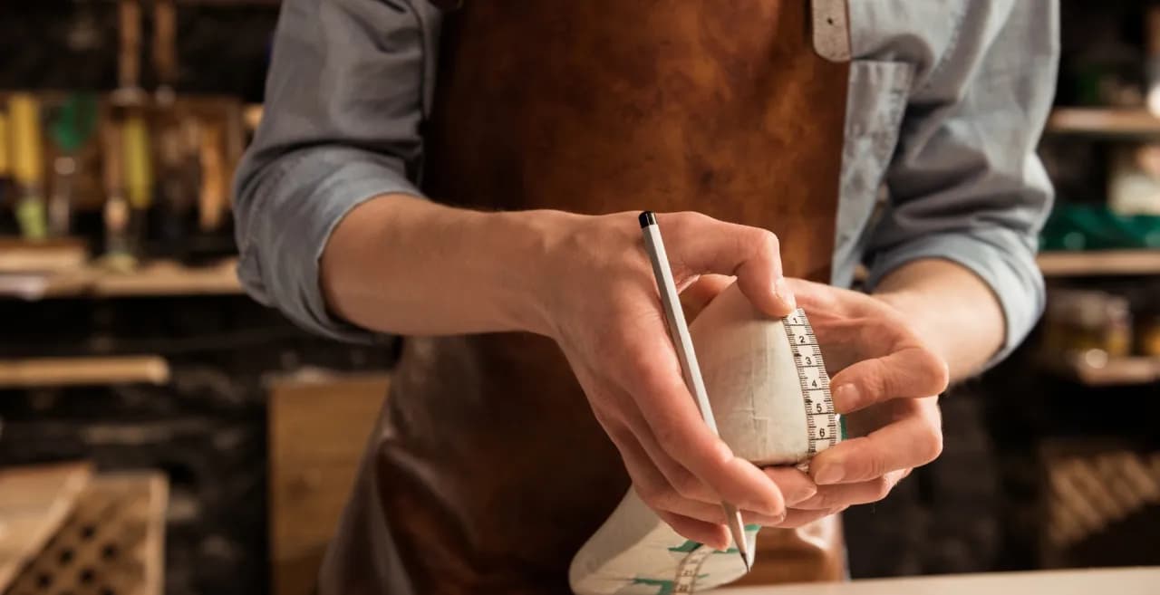 Czy w butach powinien być luz? Odkryj idealny komfort dla stóp